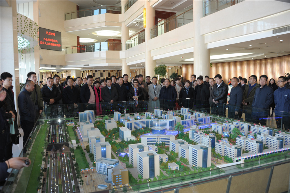 兰州市工商联组织非公经济人士参观拉斯维加斯游戏3499集团新区项目，开展学习十九大精神暨理想信念教育实践活动