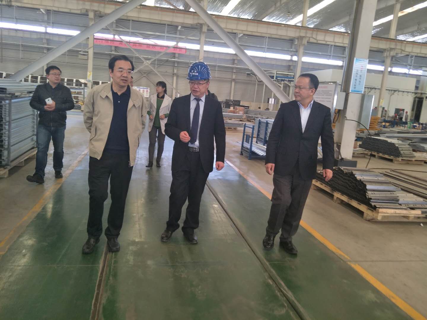 财政部驻甘专员办事处党组书记杨瑞金，兰州市副市长牛向东一行参观考察兰州新区拉斯维加斯游戏3499伊士顿电梯厂